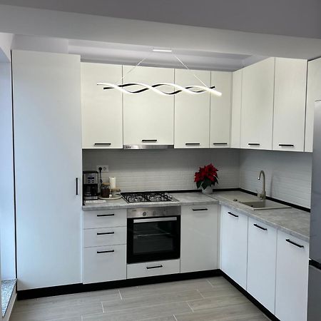 Apartament Raira ไกรโอวา ภายนอก รูปภาพ