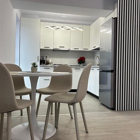 Apartament Raira ไกรโอวา ภายนอก รูปภาพ