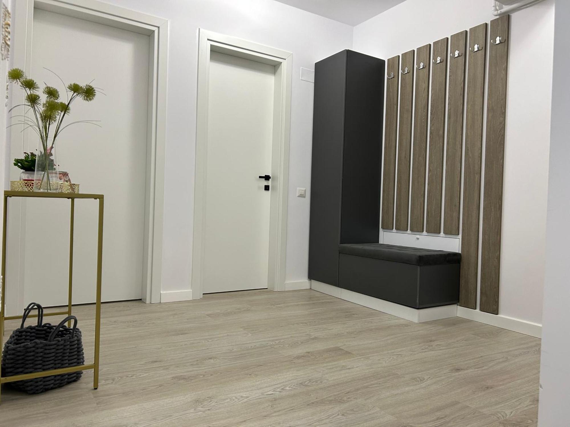 Apartament Raira ไกรโอวา ภายนอก รูปภาพ