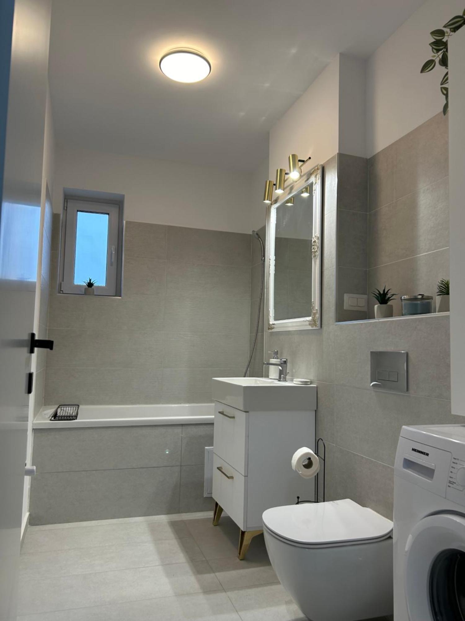 Apartament Raira ไกรโอวา ภายนอก รูปภาพ